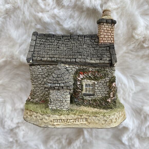 David Winter Cottages Burns' Reading Room January British Traditions With Box - Picture 5 of 11